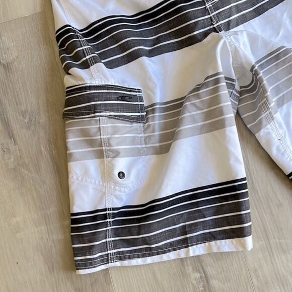 O’Neill Striped Board Shorts Swim Trunks Shorts Size 28 small - Picture 3 of 6